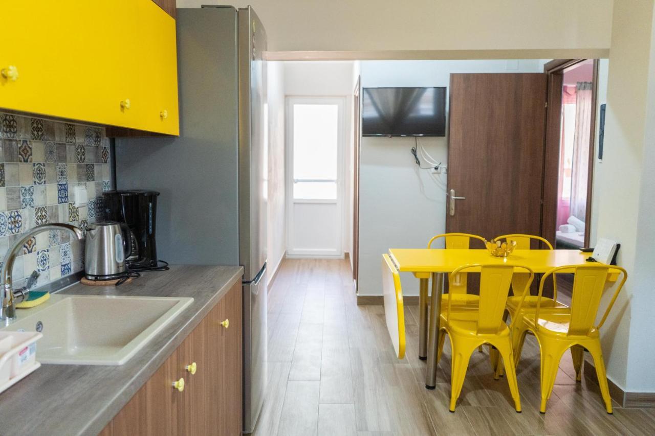 Apartment In Asproválta Eksteriør billede